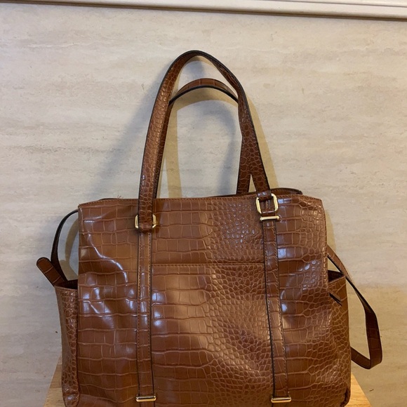 Kelly & Katie Chic Brown Faux Leather Crocodile-Embossed Texture Shoulder Bag - Picture 3 of 16